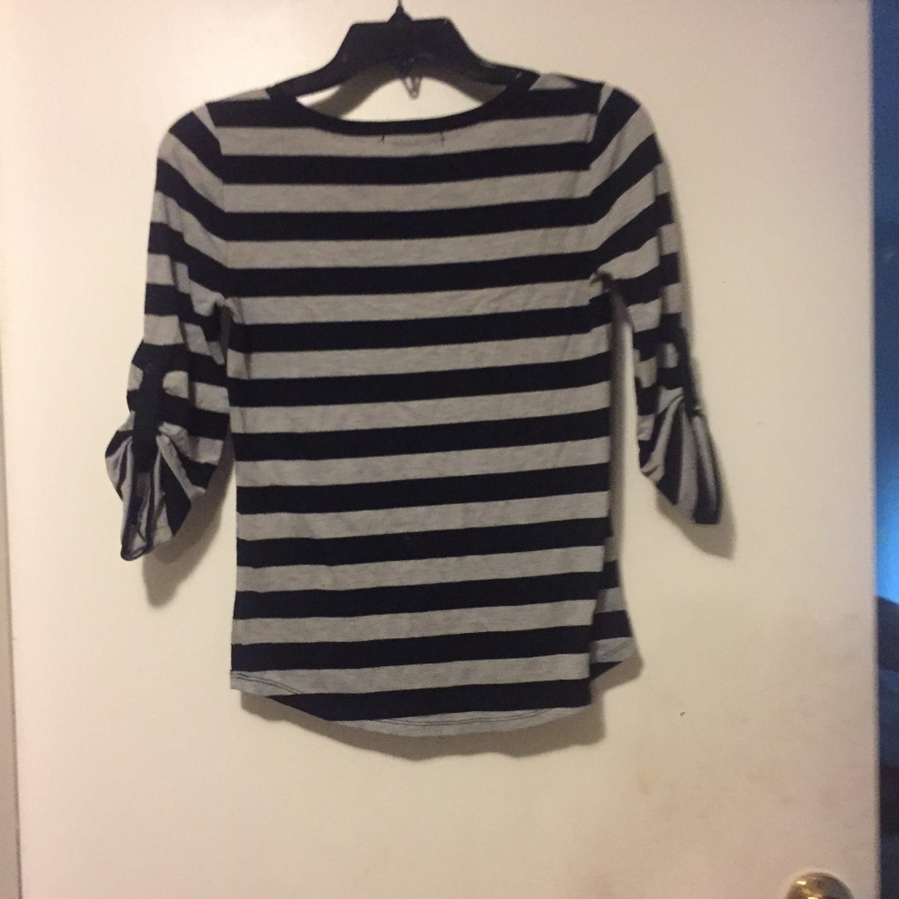 a Blouse - Picture 2 of 2